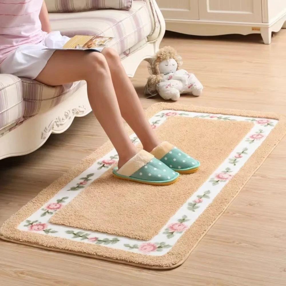 Floral Border Absorbent Bath Mat by Casa & Beyond