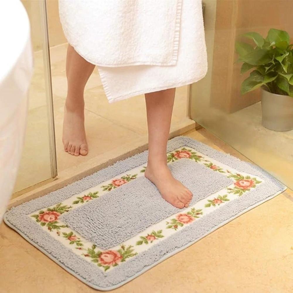 Floral Border Absorbent Bath Mat by Casa & Beyond