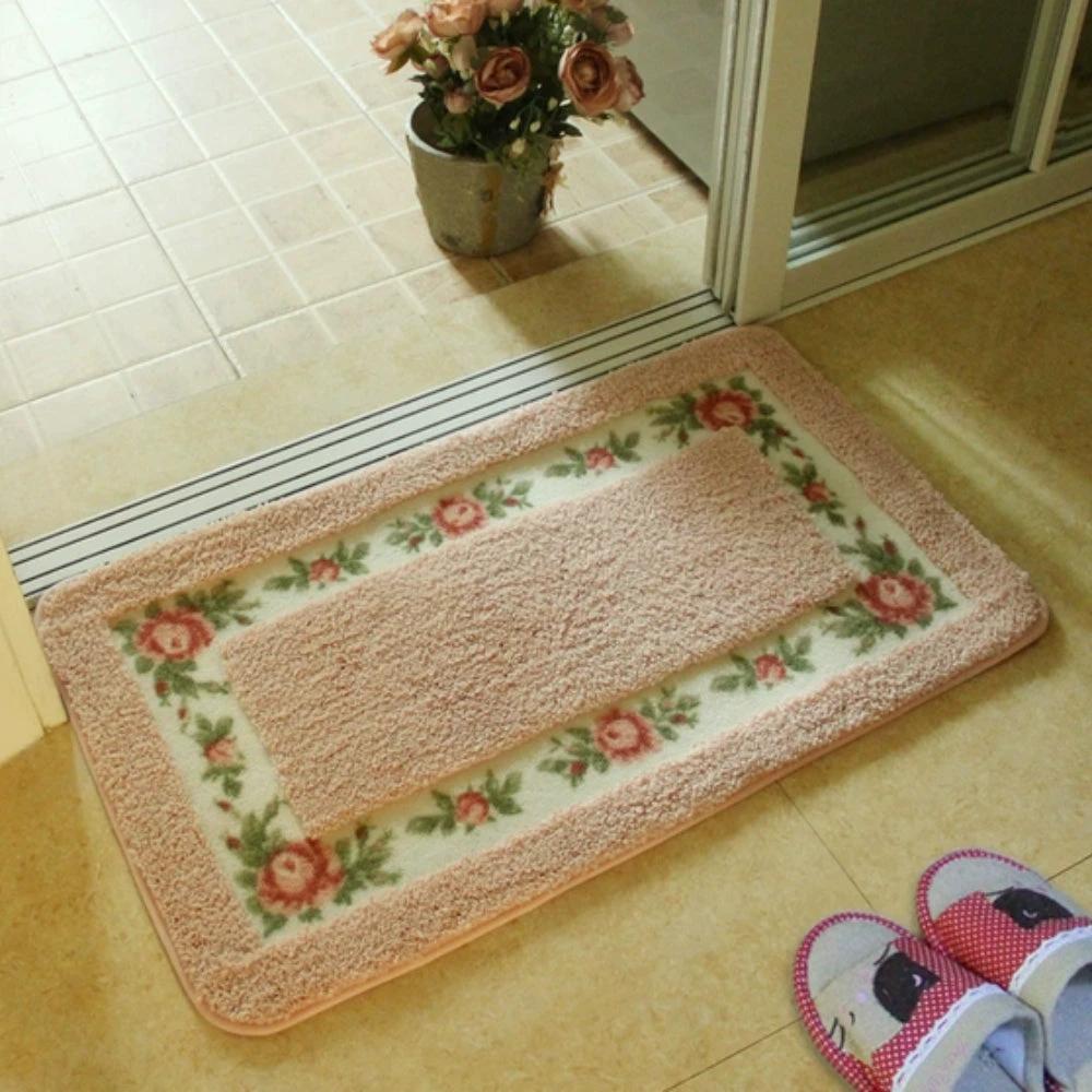 Floral Border Absorbent Bath Mat by Casa & Beyond