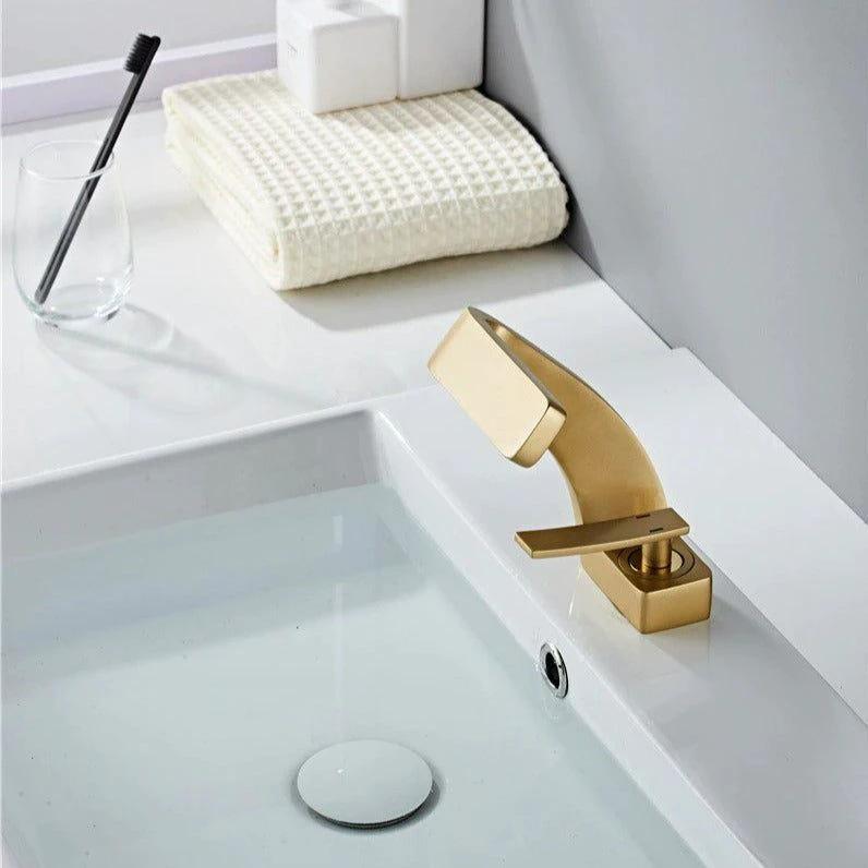 AquaArc Modern Kitchen Faucet Bowlift by Bowlift