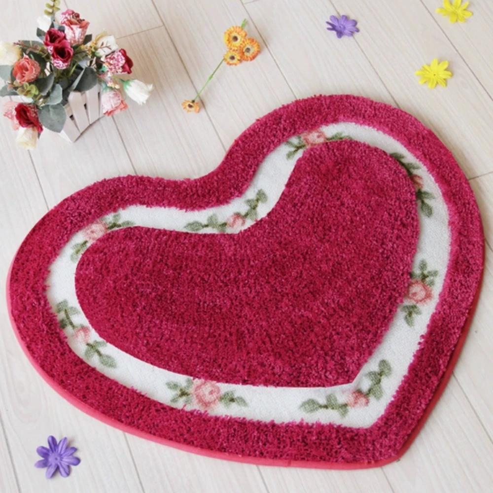 Heart Floral Tufted Bath Mat by Casa & Beyond