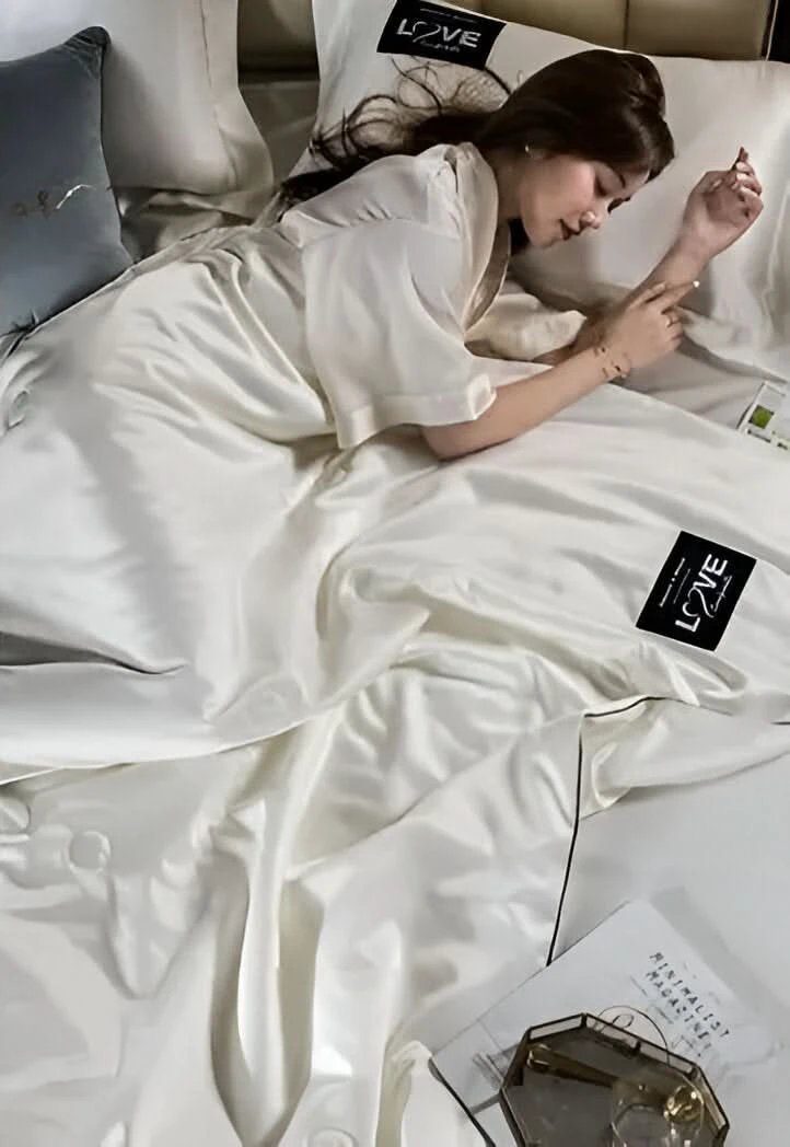 FLUFFINA - Premium Satin Silk Bedding by BowLift