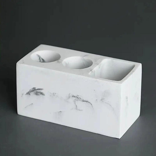 Couple Resina Toothbrush Holder by Casa & Beyond
