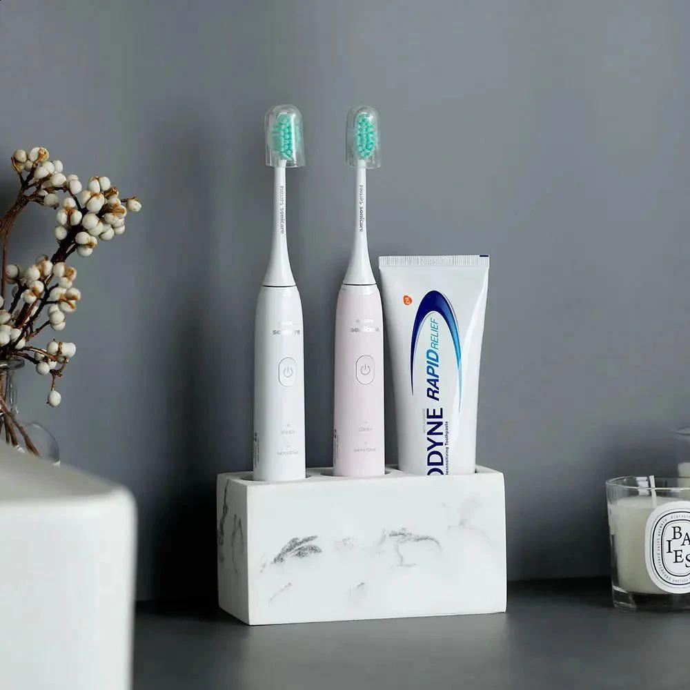 Couple Resina Toothbrush Holder by Casa & Beyond