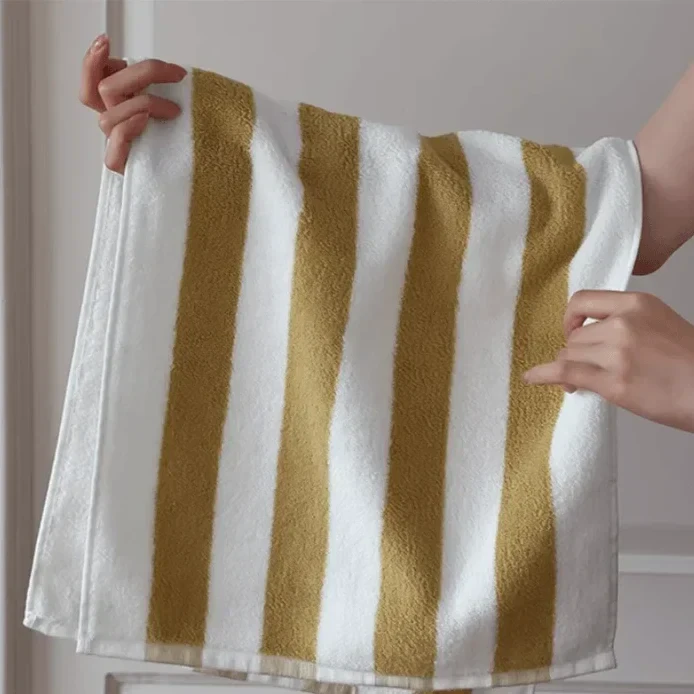 Retro Stripe Towel (Chunky) by Bowlift