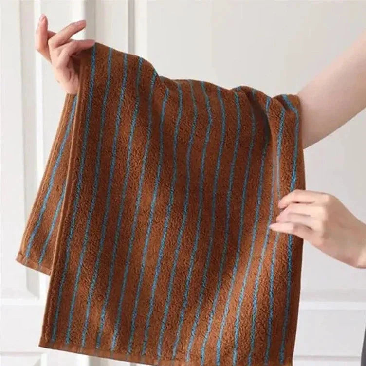 Retro Stripe Towel (Skinny) by Bowlift