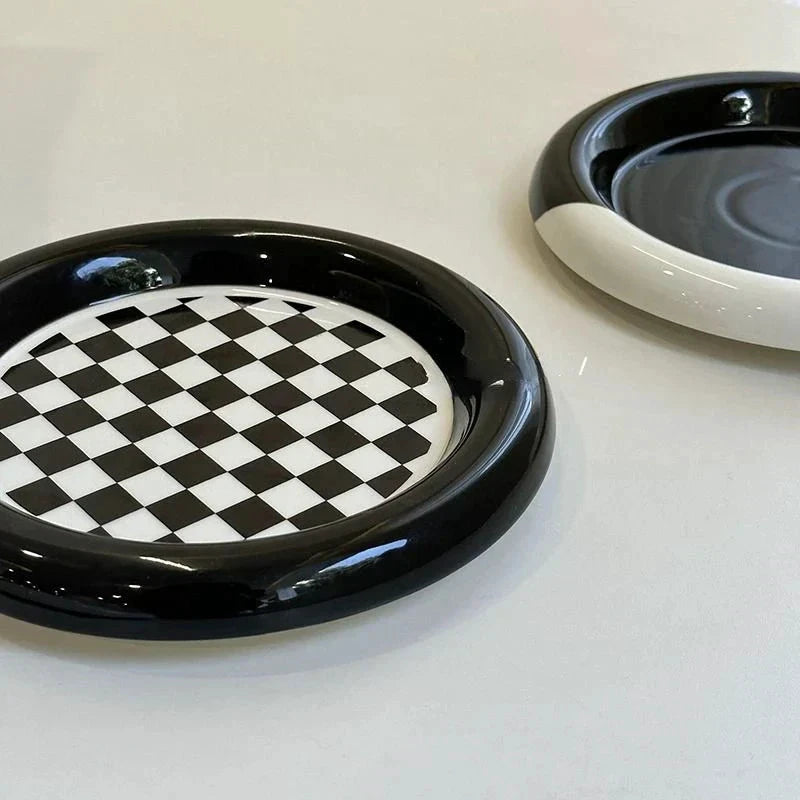 Monochrome Chubby Plates by Bowlift