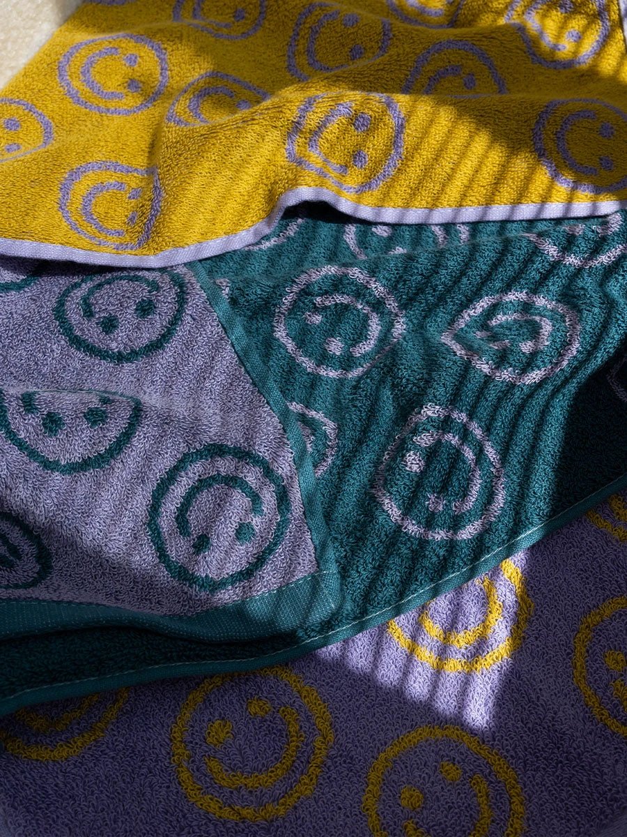 Double-sided Smiley Towel by Bowlift