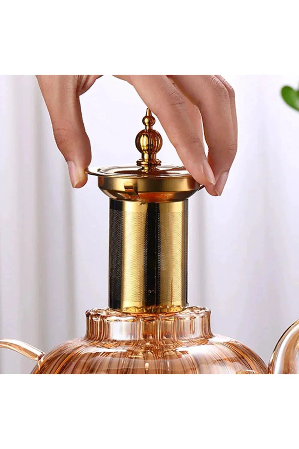 Heat-resistant glass jug by BowLift