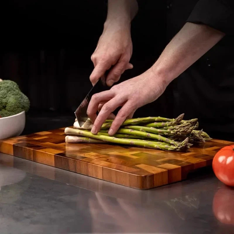 Half-cut wooden cutting board Bowlift by Bowlift