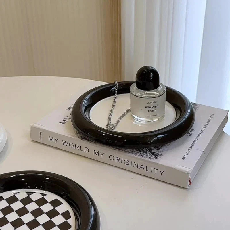 Monochrome Chubby Plates by Bowlift