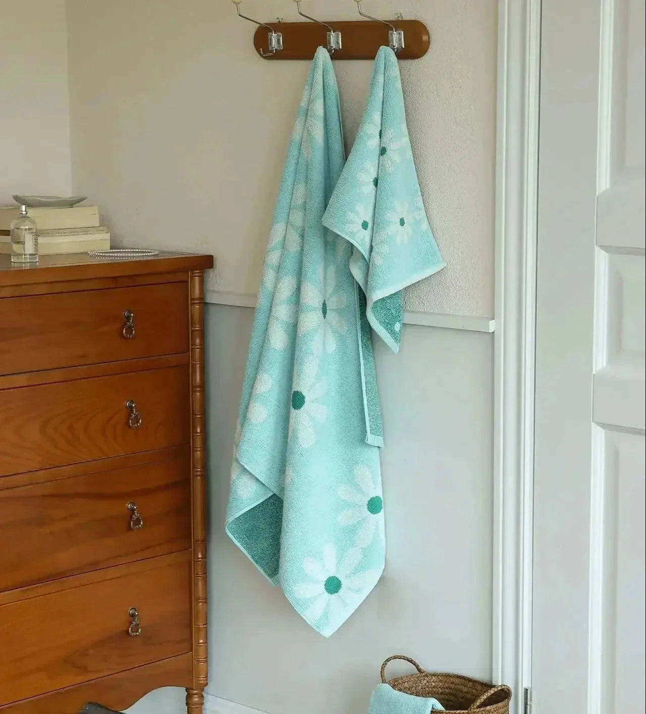 Daisy Towel by Bowlift