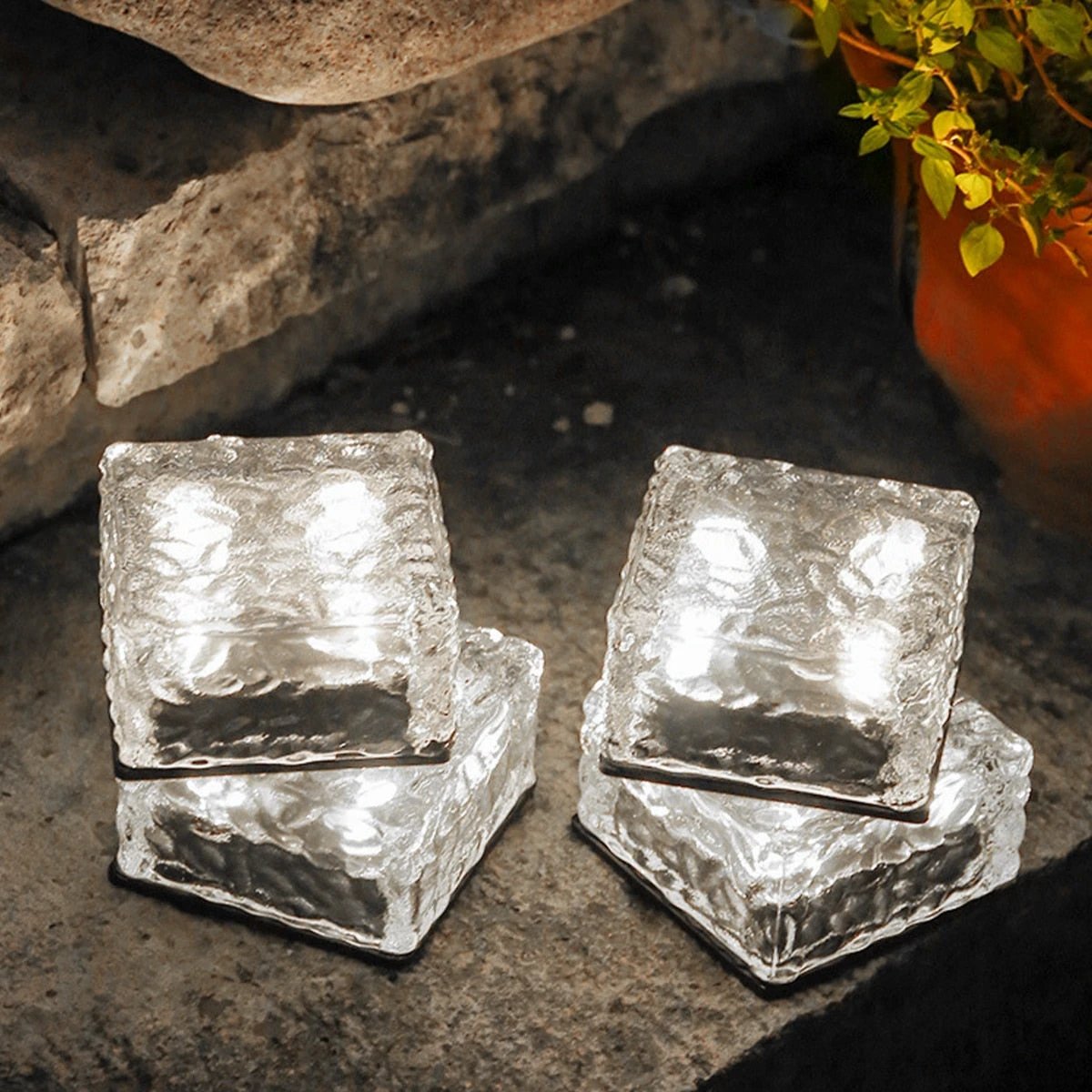 Waterproof solar-powered ice cube lamp for stylish garden and terrace atmosphere Bowlift by Bowlift