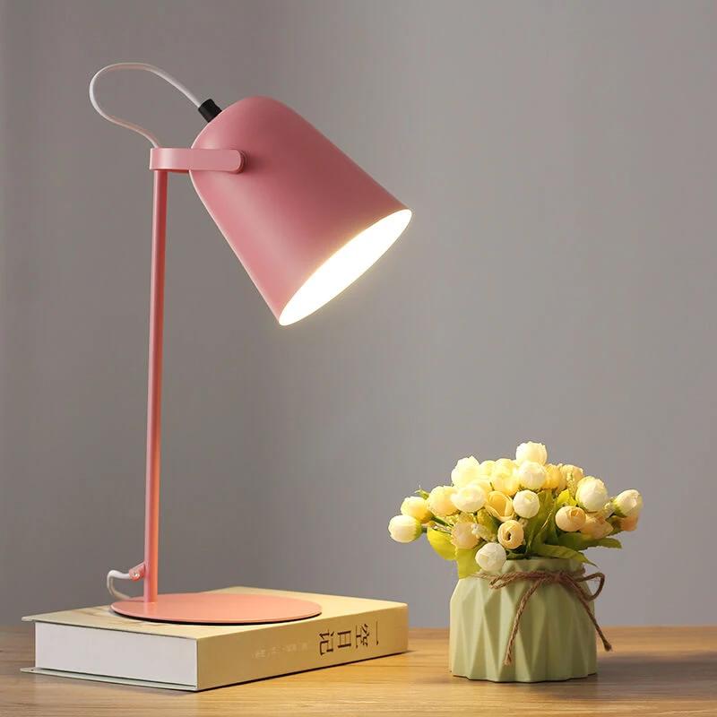LumiTouch – Minimalist table lamp with tripod base and touch control Bowlift by Bowlift