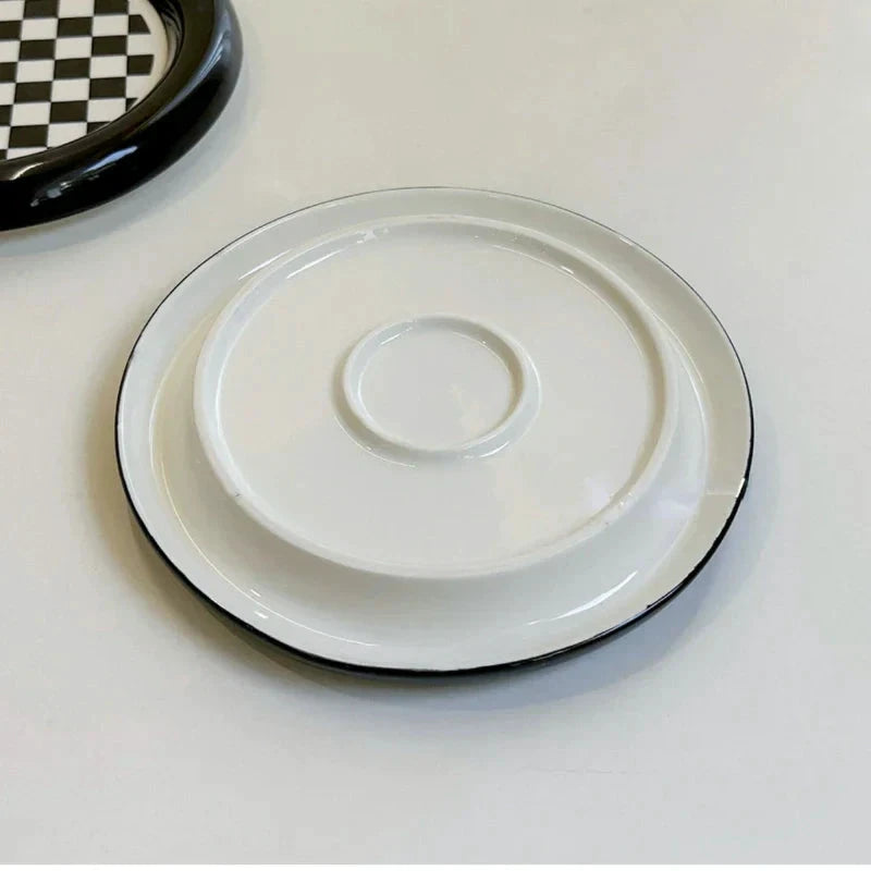 Monochrome Chubby Plates by Bowlift