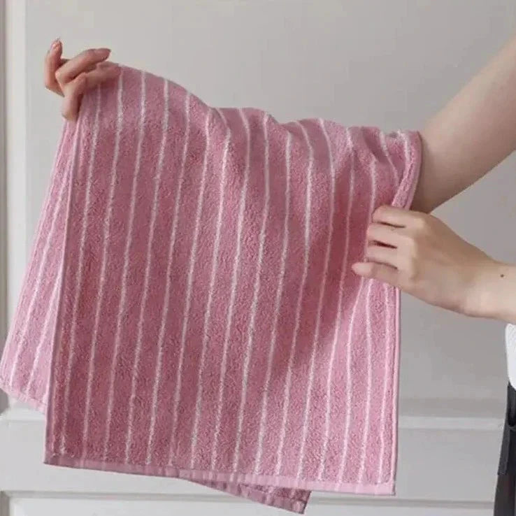 Retro Stripe Towel (Skinny) by Bowlift