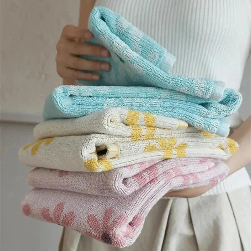 Daisy Towel by Bowlift