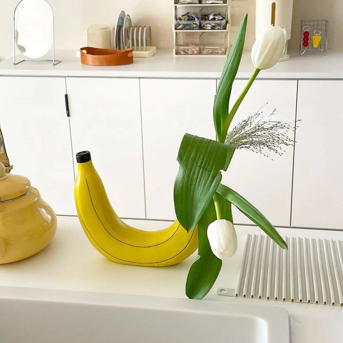 Banana Vase by Bowlift