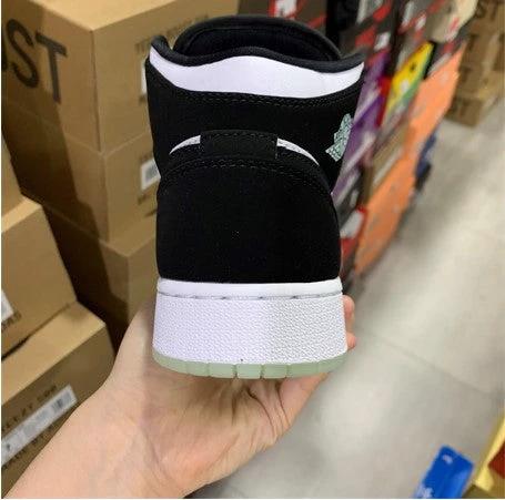 Air Jordan 1 Mid SE Panda Splashing by Air Jordan