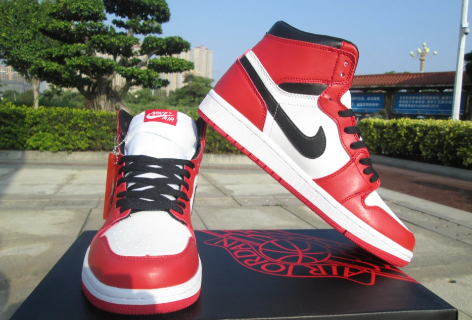 Air Jordan 1 Retro Chicago Red White by Air Jordan