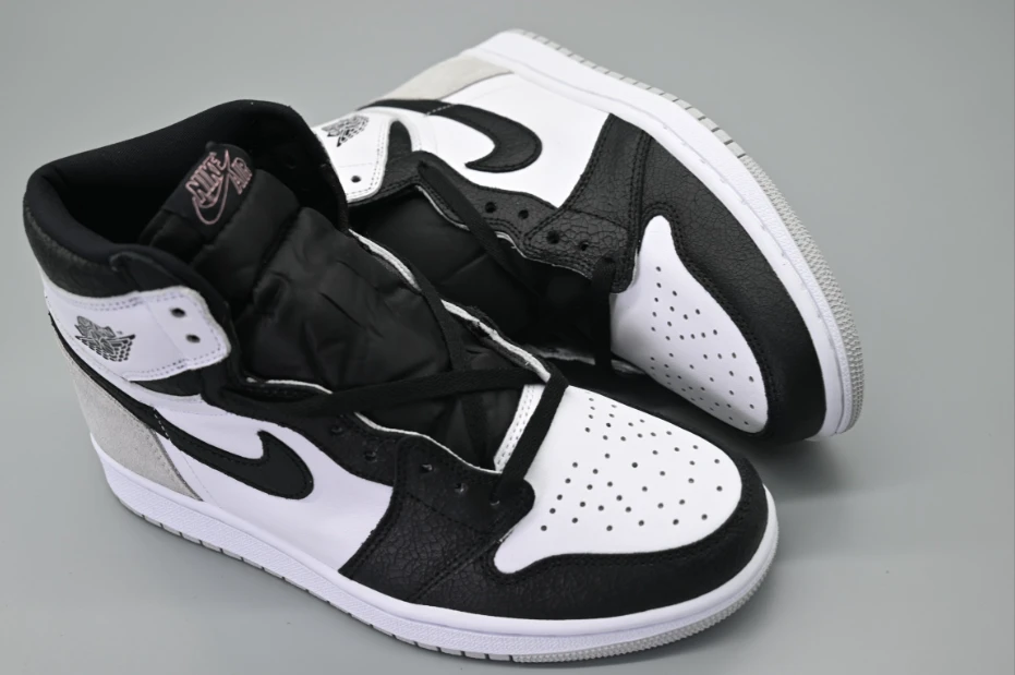 Air Jordan 1 Retro High OG Bleached Coral by Air Jordan