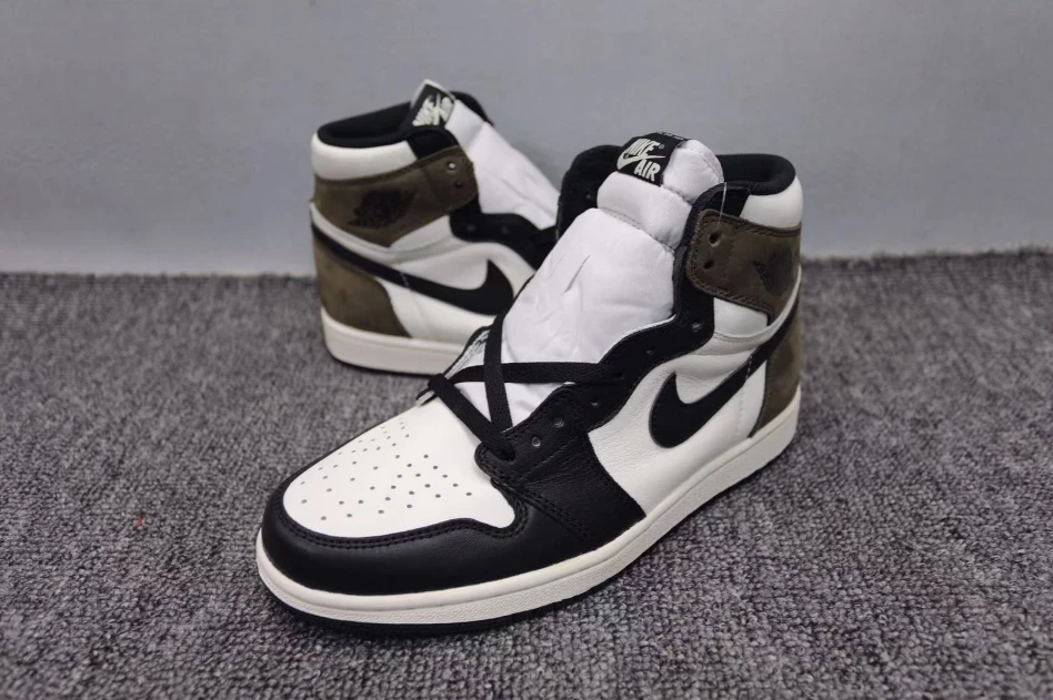Air Jordan 1 Retro High OG GS Dark Mocha by Air Jordan