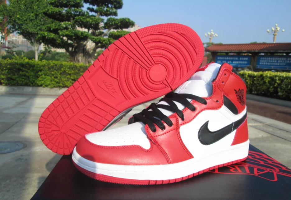 Air Jordan 1 Retro Chicago Red White by Air Jordan
