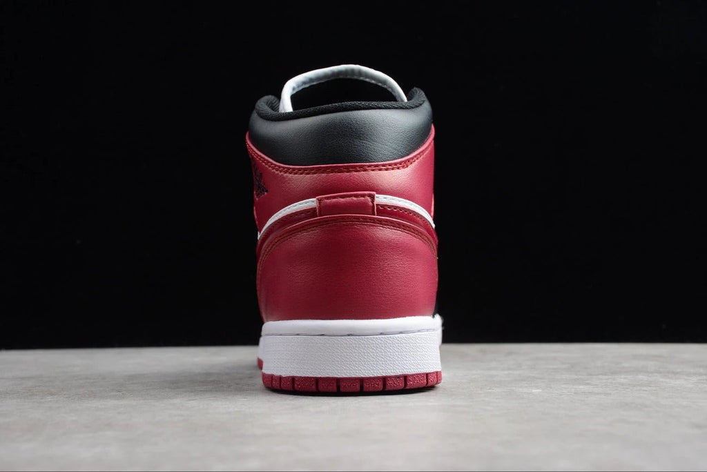 Air Jordan 1 Mid SE 'Gold Pendants' by Air Jordan