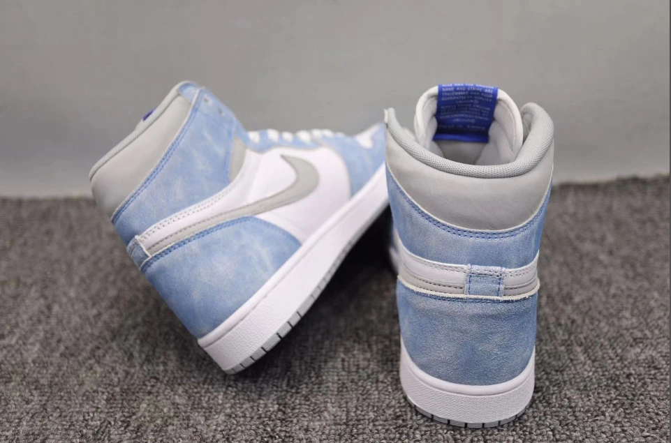 Air Jordan 1 Retro High Hyper Royal by Air Jordan