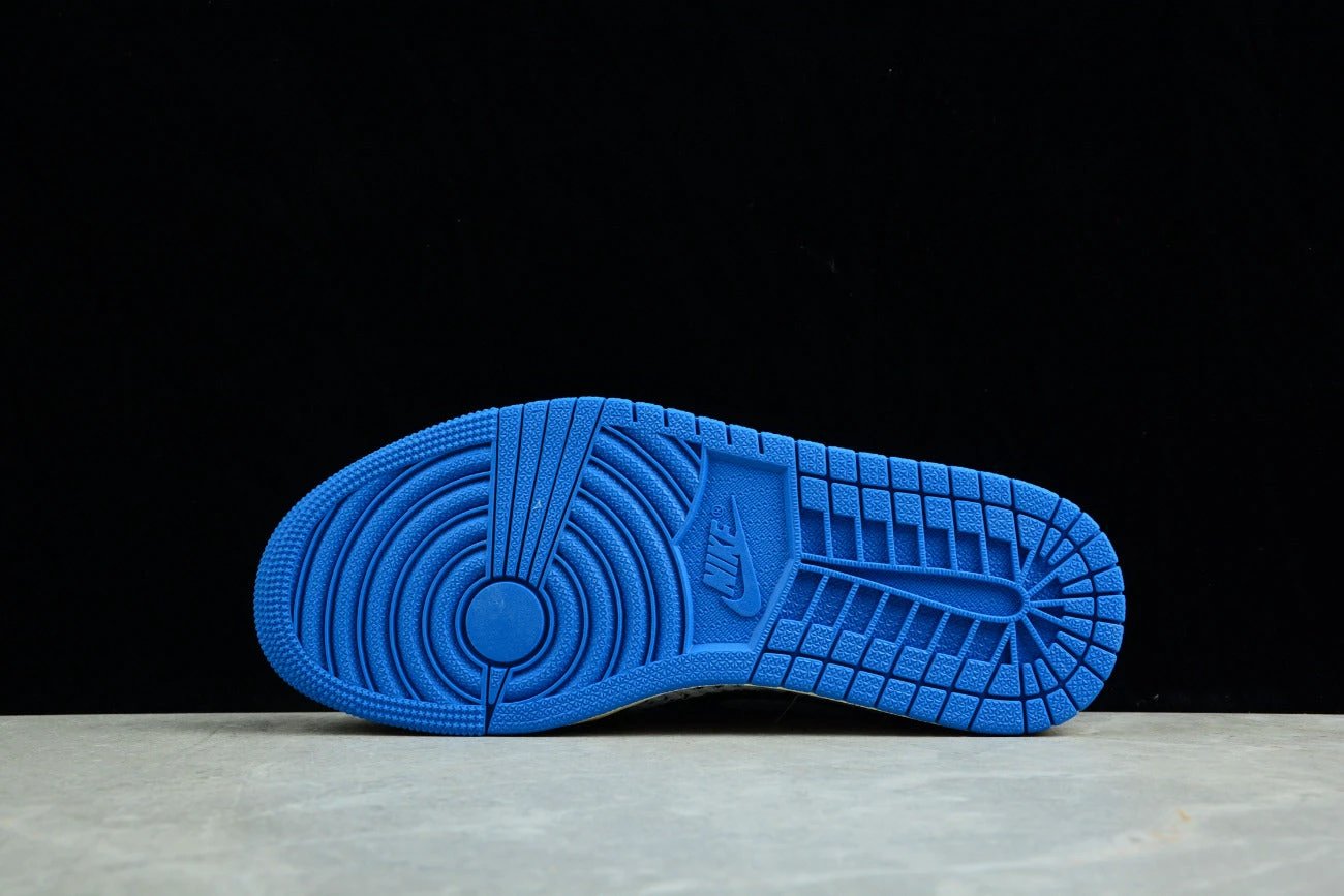 Air Jordan 1 Retro Low Flyknit Royal by Air Jordan