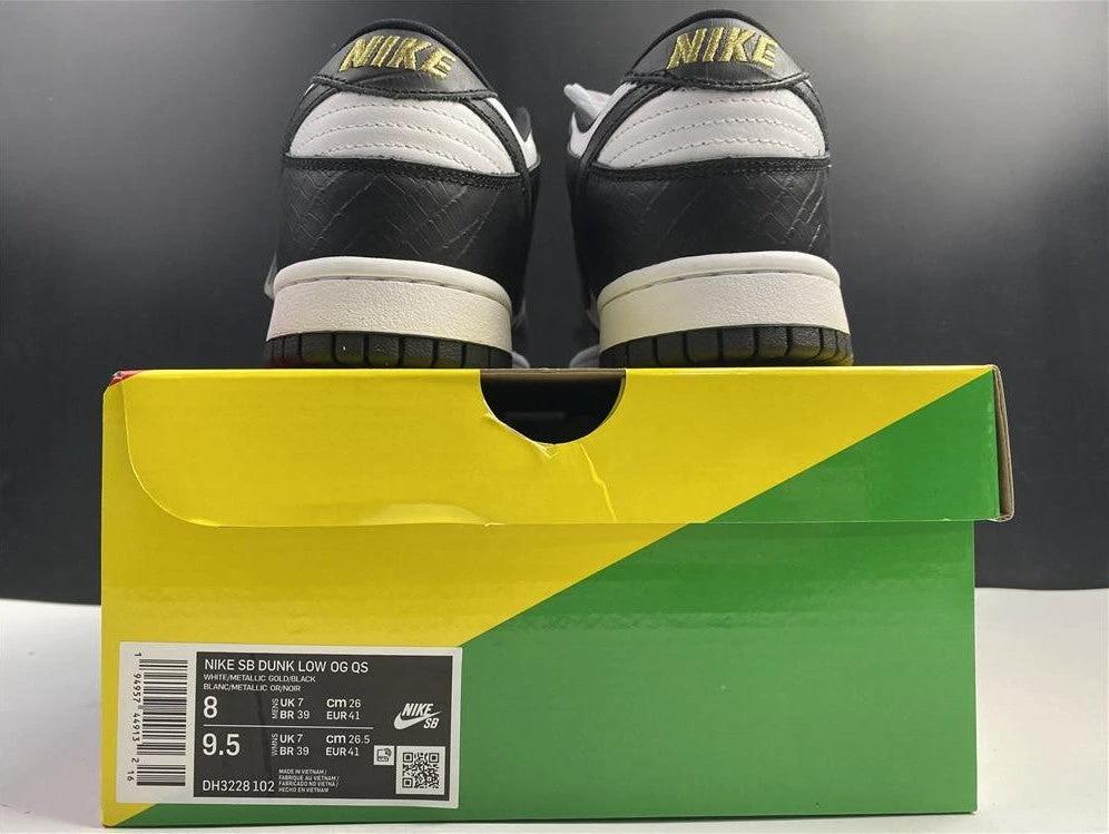 SB Dunk Low Stars Black x Supreme Shoes by Air Jordan