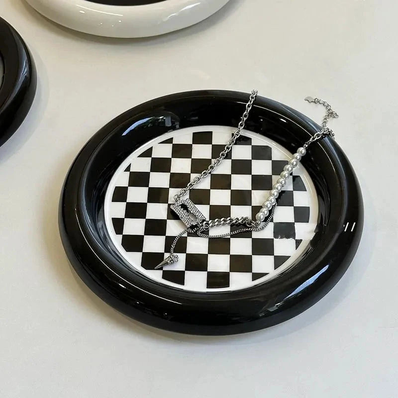Monochrome Chubby Plates by Bowlift