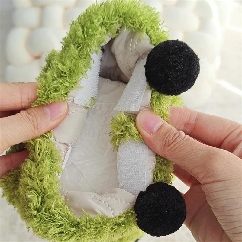 Fluffy Face Tissue Holder by Bowlift