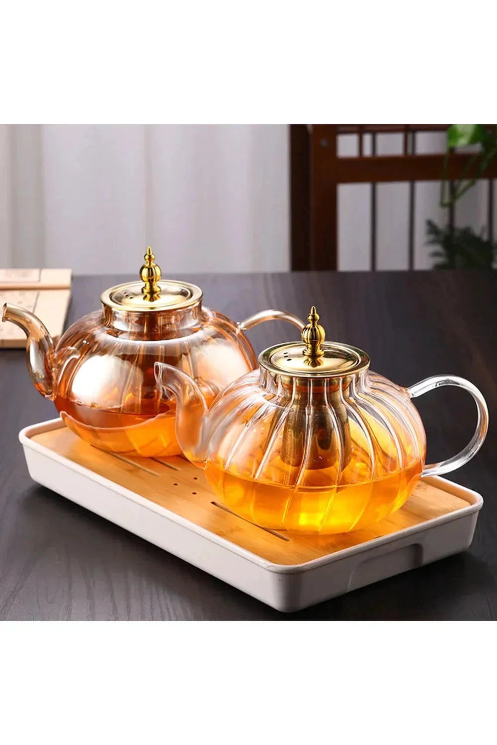 Heat-resistant glass jug by BowLift