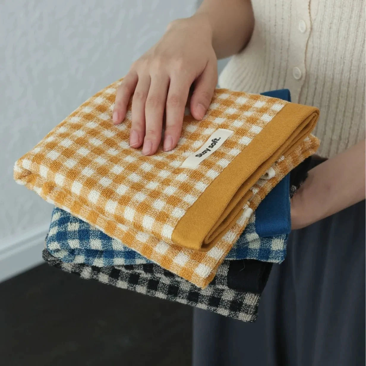 Retro Small Grid Cotton Towel – Soft & Absorbent Household Towel by Bowlift