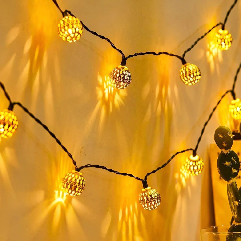 Weatherproof solar powered fairy lights for a warm outdoor atmosphere Bowlift by Bowlift
