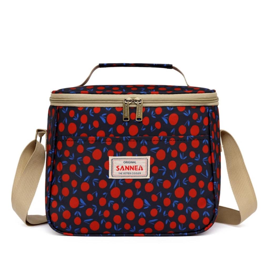 Stylish Retro Floral Insulated Picnic Lunch Bag by Casa & Beyond
