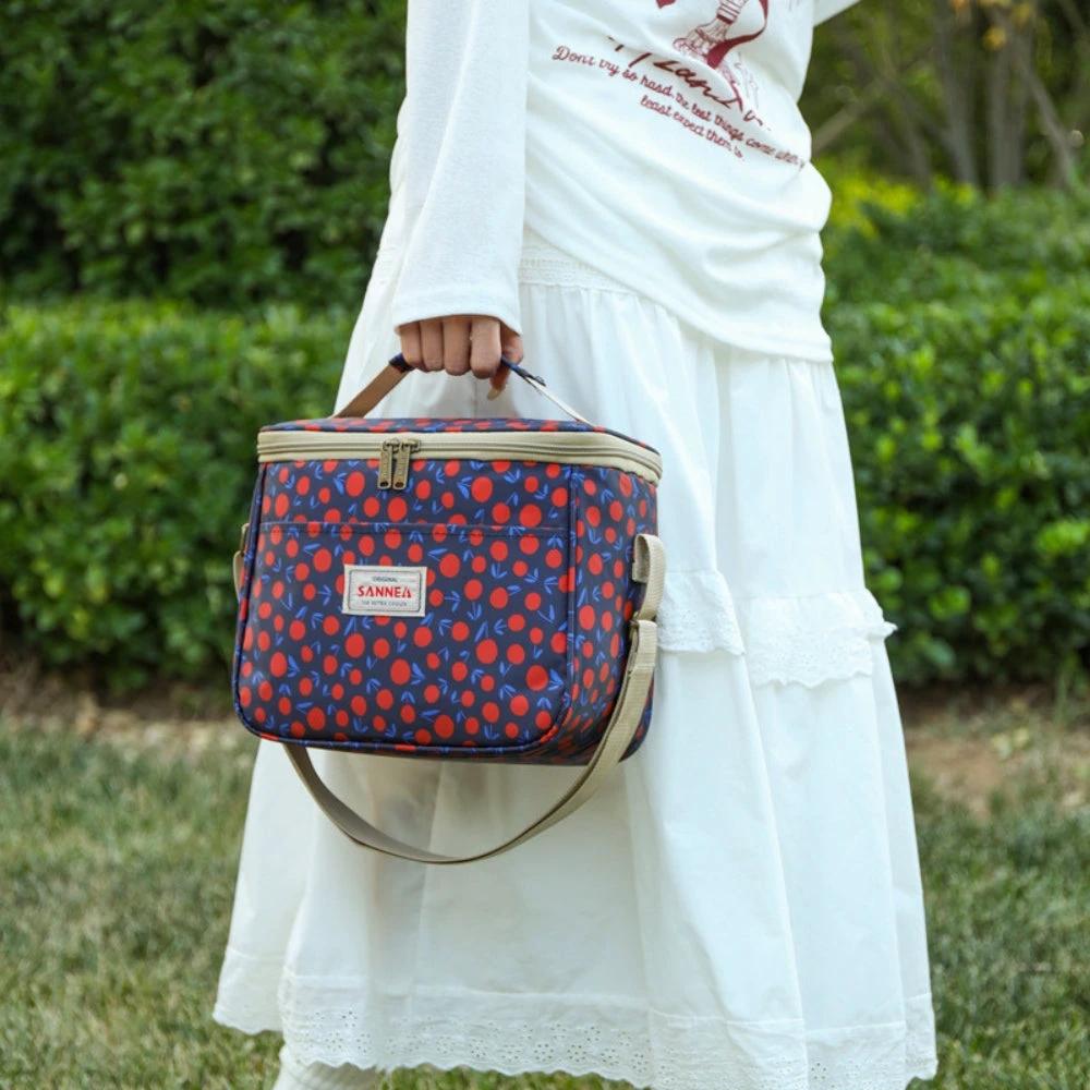Stylish Retro Floral Insulated Picnic Lunch Bag by Casa & Beyond