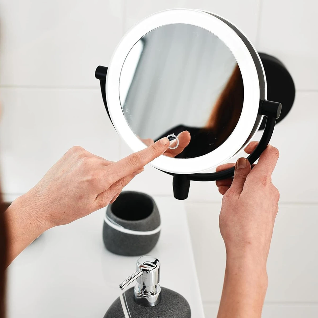 IlluminAura Make-Up Mirror by BowLift