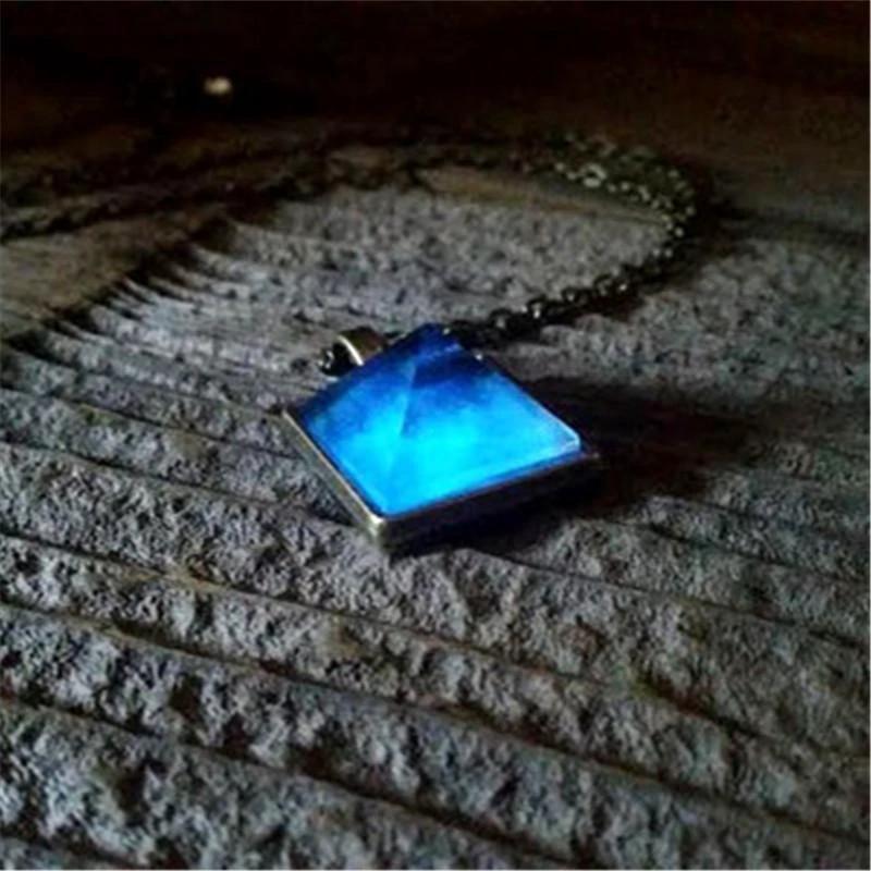 Lyss - Glowing Pyramid Crystal Necklaces by Bowlift