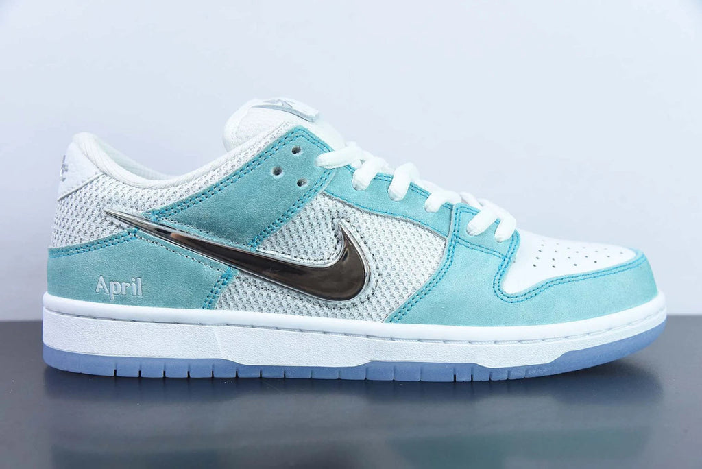 SB Dunk Low April Skateboards by Air Jordan