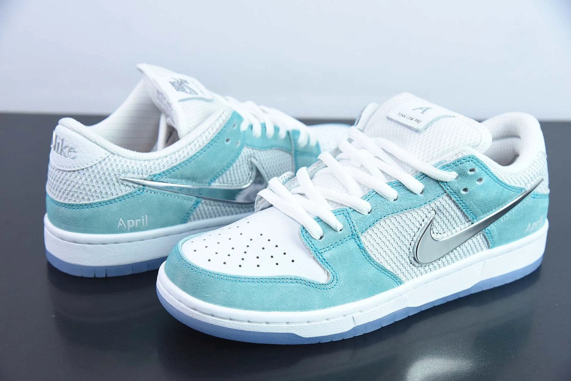 SB Dunk Low April Skateboards by Air Jordan