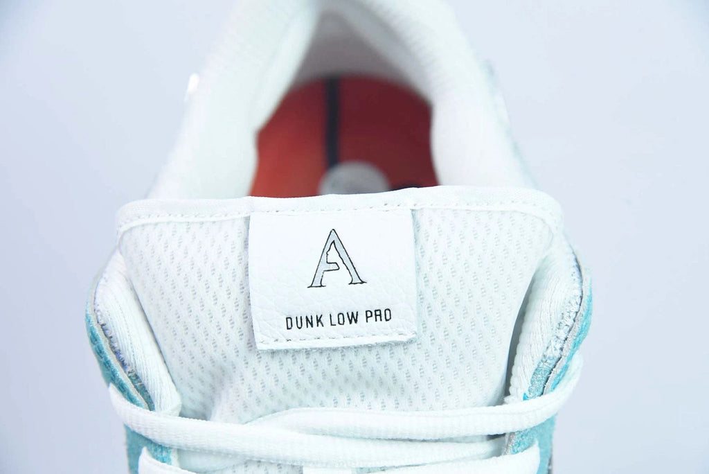 SB Dunk Low April Skateboards by Air Jordan