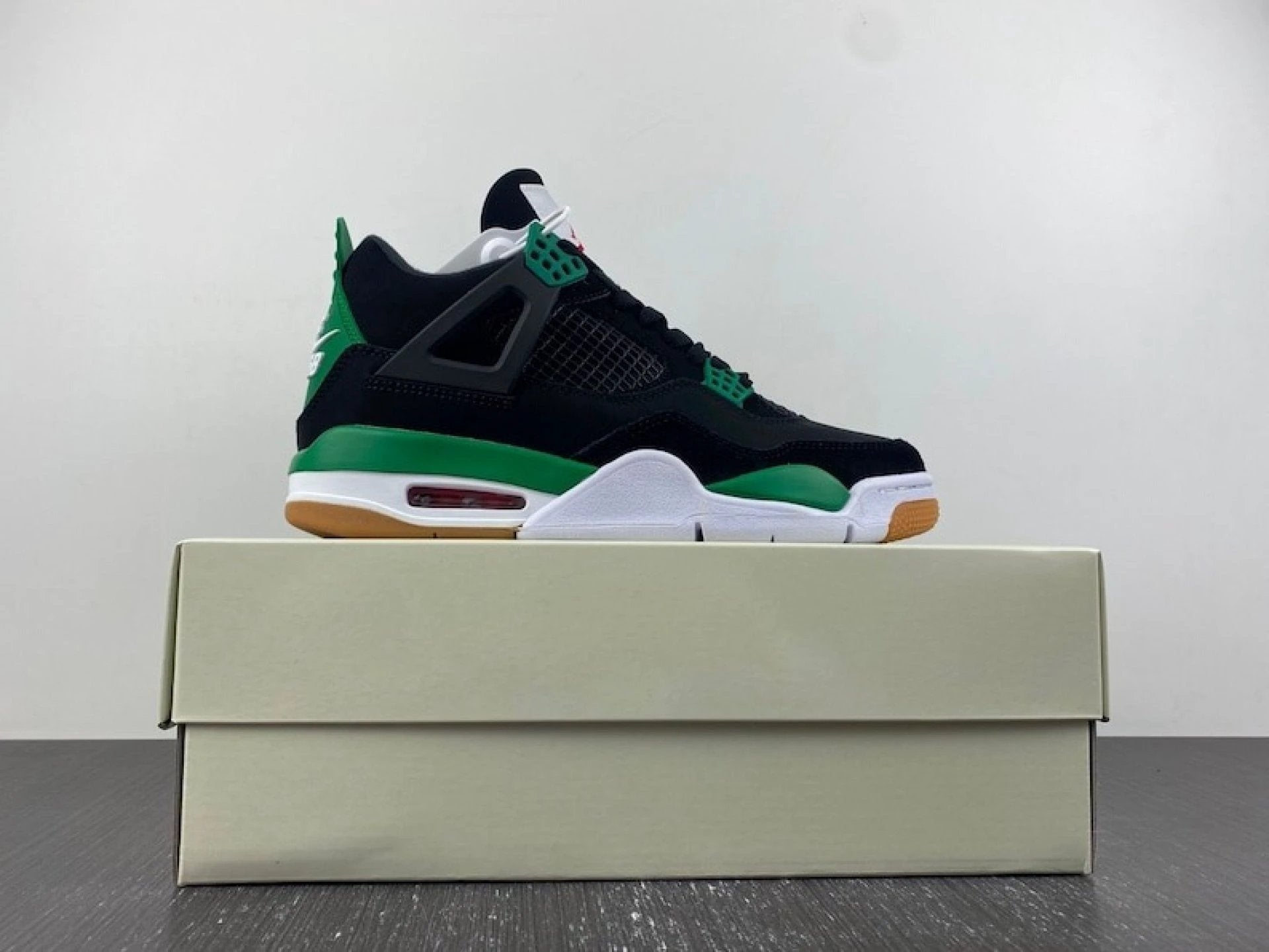Air Jordan 4 Retro SB Black & Green Unisex Sneaker by Air Jordan