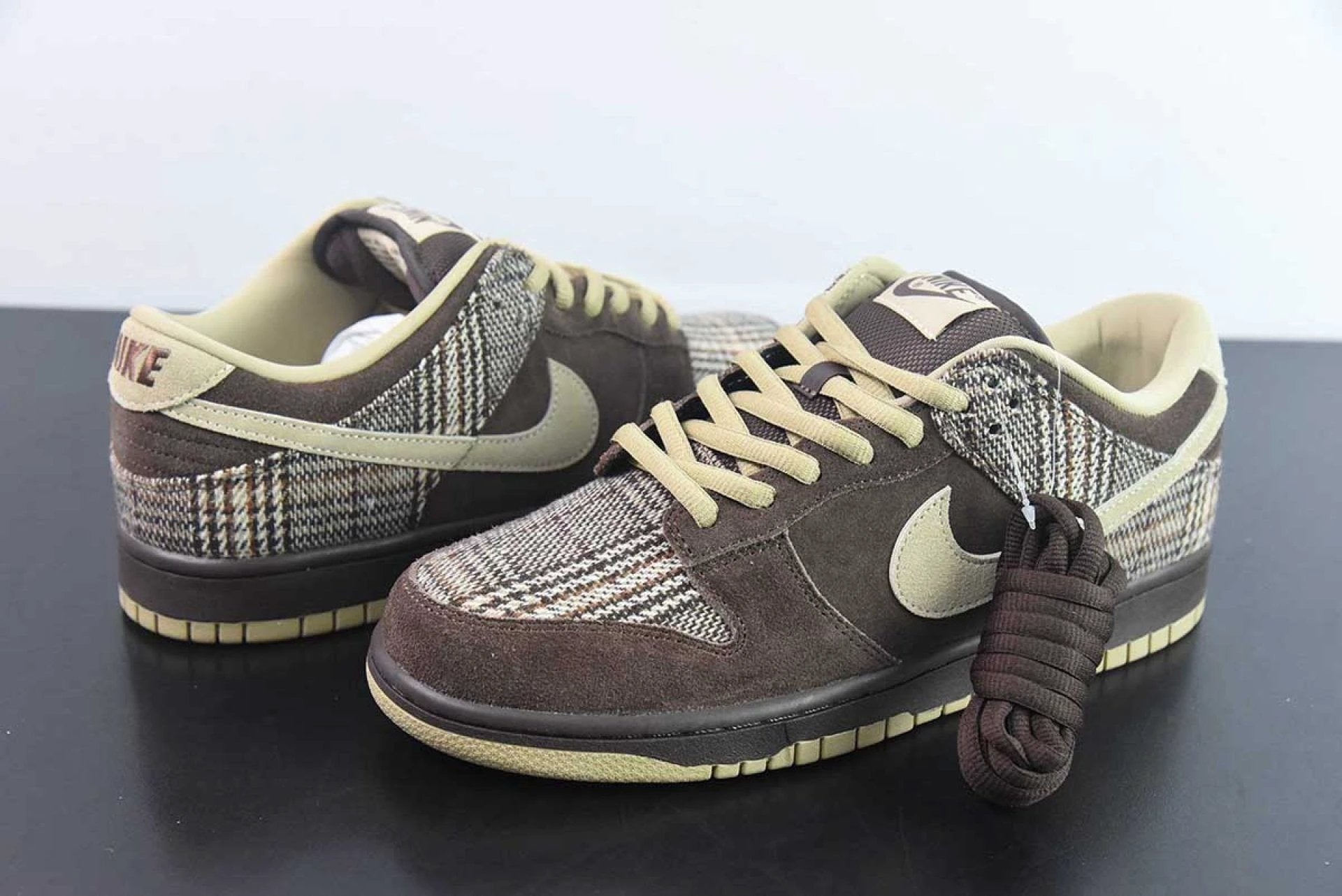 SB Dunk Low Tweed Boroque Brown Mushroom by Air Jordan