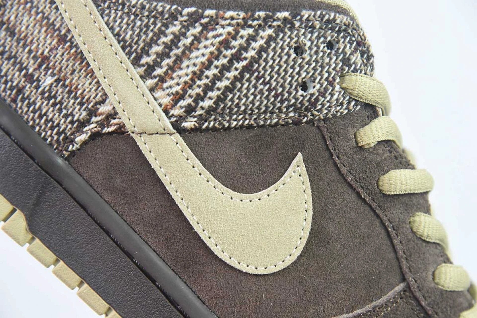 SB Dunk Low Tweed Boroque Brown Mushroom by Air Jordan