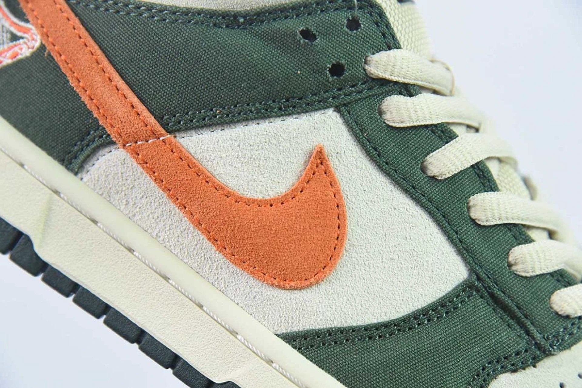 SB Dunk Low Eire by Air Jordan