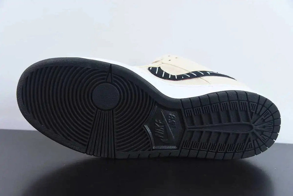 SB Dunk Low Albino & Preto by Air Jordan