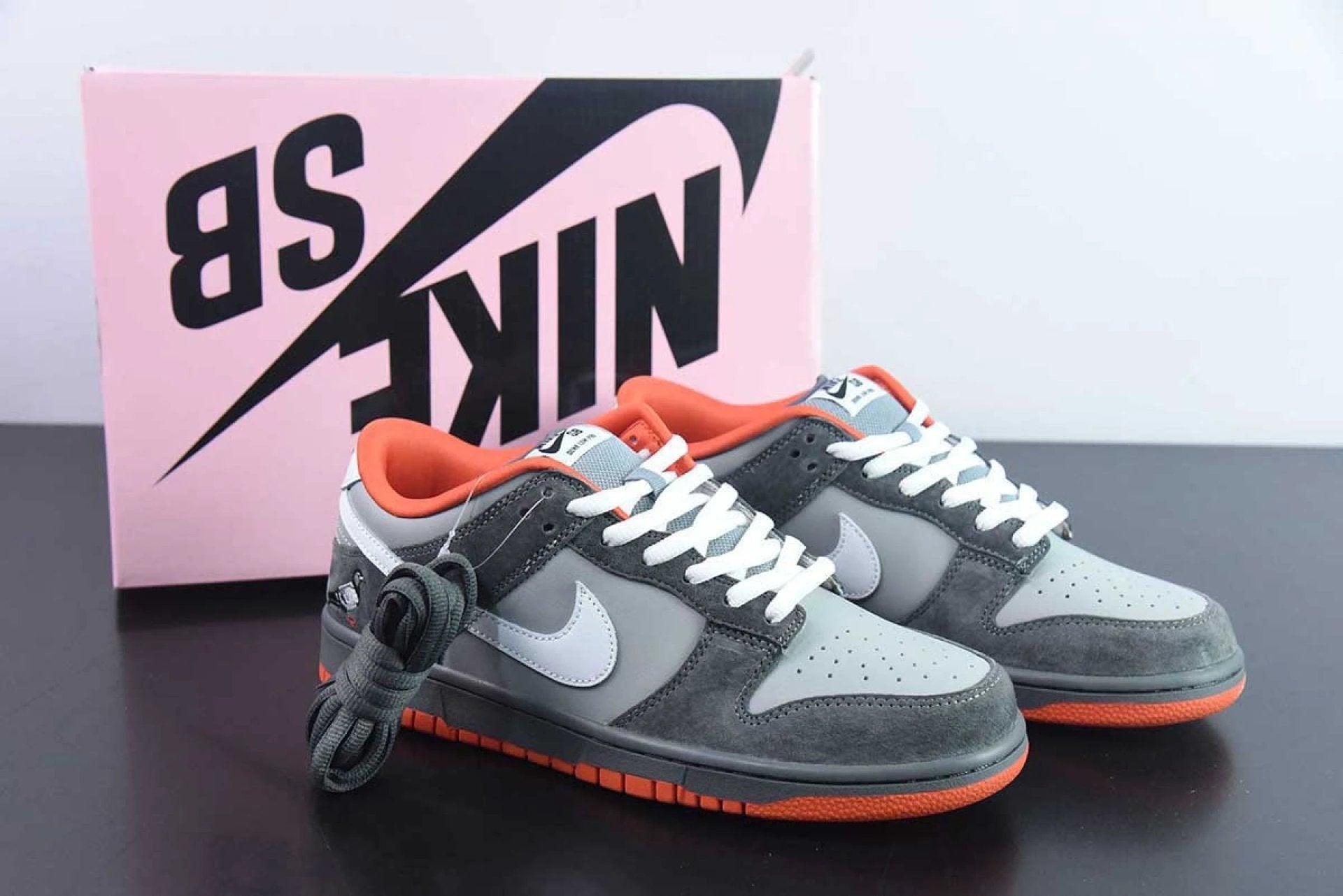 SB Dunk Low Staple NYC Pigeon by Air Jordan