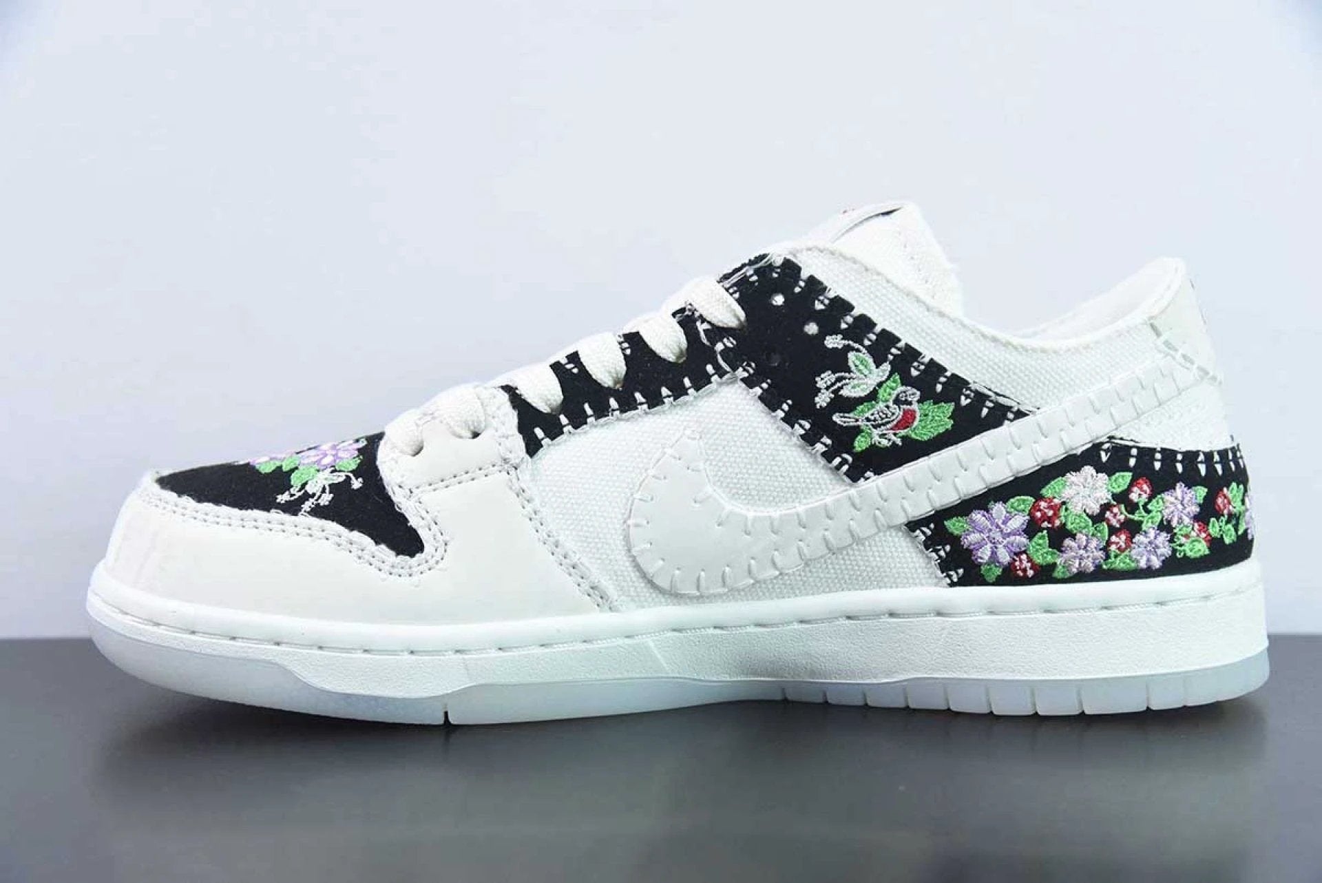SB Dunk Low Decon N7 Black Sai by Air Jordan